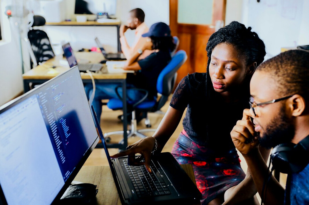 teenagers coding together